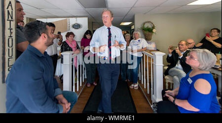 Salem, New Hampshire, Stati Uniti d'America. 05 Sep, 2019. Candidato democratico alla presidenza, TOM STEYER, detiene un municipio presso Agriturismo girarrosti. Credito: Brian Cahn/ZUMA filo/Alamy Live News Foto Stock