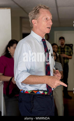 Salem, New Hampshire, Stati Uniti d'America. 05 Sep, 2019. Candidato democratico alla presidenza, TOM STEYER, detiene un municipio presso Agriturismo girarrosti. Credito: Brian Cahn/ZUMA filo/Alamy Live News Foto Stock