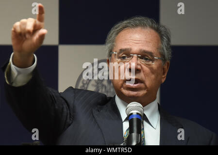 RIO DE JANEIRO, BRASILE,Luglio, 26,2019- Paulo Guedes Ministro dell Economia del Brasile dando parlare agli imprenditori a Rio de Janeiro Foto Stock