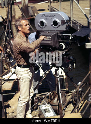 Paul Newman su un set cinematografico, circa (1968) file Reference # 33848-588THA Foto Stock