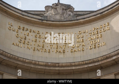 Parigi, Palais Chaillot, Inschrift Foto Stock