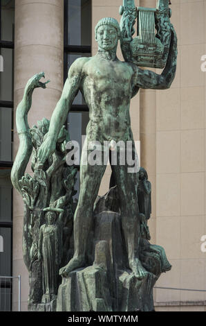 Parigi, Palais Chaillot, Statua Apollon Musagete von Henri Bouchard Foto Stock