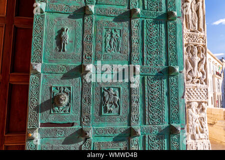 L'Italia, Puglia, provincia di Barletta-Andria-Trani, Trani. L'Italia, Puglia, provincia di Barletta-Andria-Trani, Trani. San Nicola Pellegrino la cattedrale. Int Foto Stock