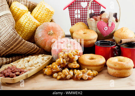 Brasiliano paese tradizionale cibo. Festa Junina tipiche prelibatezze. Foto Stock