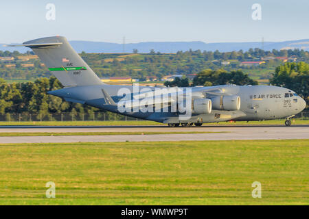 Stoccarda/Germania Agosto 27, 2019: USAF Globemaster C17 Ultimo volo all'Aeroporto di Stoccarda. Foto Stock