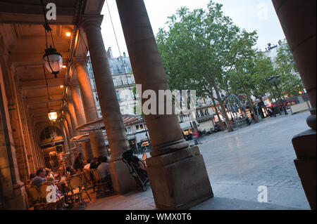 Parigi, Palais Royal, il Cafe Le Nemours Foto Stock