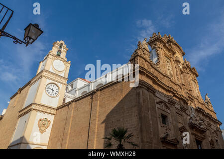 Italia Puglia Provincia di Lecce e Gallipoli. Campana e la torre dell orologio della Cattedrale di Sant'Agata. Foto Stock