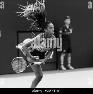 New York, NY - 5 Settembre 2019: Robin Montgomery (USA) in azione durante le ragazze junior 3 round a US Open Championships contro Katrina Scott (USA) a Billie Jean King National Tennis Center Foto Stock