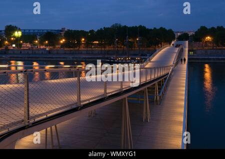 Parigi, Senna, Passerelle Simone de Beauvoir, Architekt Dietmar Feichtinger Foto Stock