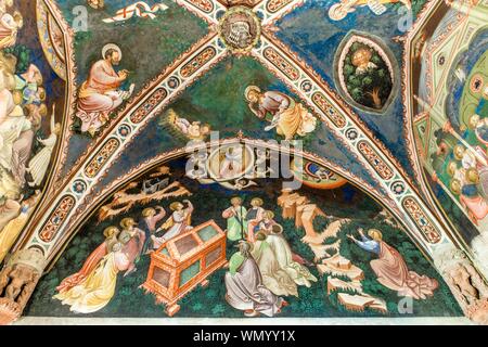 Affresco con assunzione della vergine Maria, Cappella di Uguggione anche Cappella Contrari, c. 1425, Rocca di Vignola, Vignola, Provincia di Modena Foto Stock