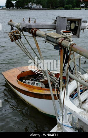 Primo piano di una palamite spingere la barca. Chesapeake Bay Maritime Museum, St. Michaels, Maryland, Stati Uniti d'America. Foto Stock