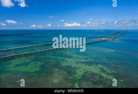 Vista aerea del Seven Mile Bridge in Florida Keys, STATI UNITI D'AMERICA Foto Stock