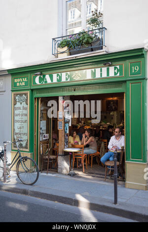 Parigi, Rue du Parc Royal, Bar Royal Foto Stock