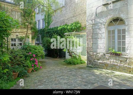 Parigi, Hinterhof 33 Rue de la Montagne, Seminaire des trente-trois, Kollegium der Dreiunddreißig (Priesterseminar) Foto Stock