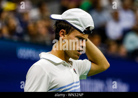 New York, Stati Uniti d'America. 04 Sep, 2019. Diego Schwartzman dell Argentina durante i suoi Uomini Singoli Quarti di finale match contro Rafael Nadal di Spagna il giorno dieci del 2019 US Open al USTA Billie Jean King National Tennis Center on September 04, 2019 in Queens borough di New York City. Credit: Indipendente Agenzia fotografica/Alamy Live News Foto Stock