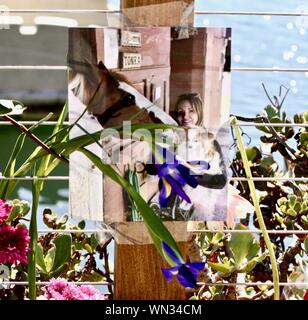 Santa Barbara, California, Stati Uniti d'America. 5 Sep, 2019. La fotografia di Lisa Fielder che sua sorella, Shayna Kreps, posto presso la Santa Barbara porto sito memoriale di oggi. (Credito Immagine: © Amy KatzZUMA filo) Foto Stock