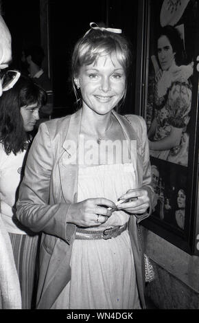 ***FILE FOTO*** Carol Lynley è passato a 77 anni di età. Carol Lynley assiste una performance di piccole volpi" al Martin Beck Theatre il 1 luglio, 1981 a New York City. Credito: Walter McBride/MediaPunch Foto Stock