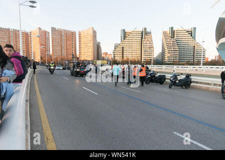 Pubblico, folla all'inizio del Trinidad maratona di Alonso a Valencia nel dicembre 2018. Foto Stock