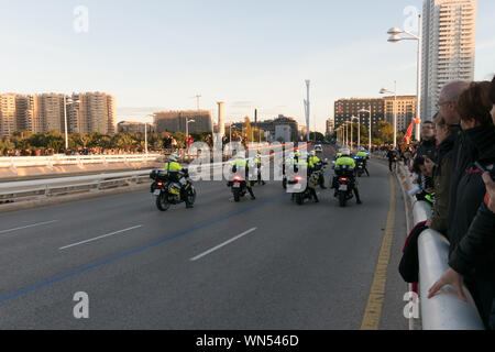 Pubblico, folla all'inizio del Trinidad maratona di Alonso a Valencia nel dicembre 2018. Foto Stock