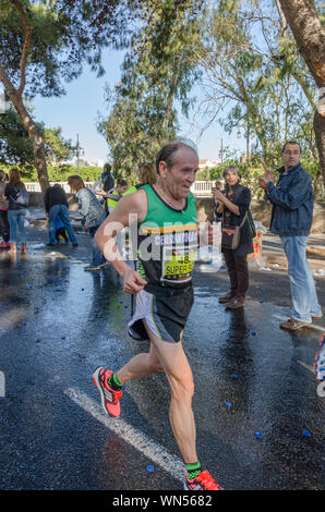 I corridori partecipanti alla Maratona di Valencia il 16 novembre 2014. Spagna Foto Stock