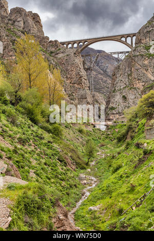 Veresk ponte ferroviario Trans-Iranian, Savadkuh County, Provincia Mazandaran, Iran Foto Stock