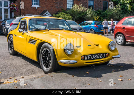 Beaconsfield, Inghilterra - Agosto 24 2019: British giallo Vixen TVR auto sportiva parcheggiata. Il marchio è di nuovo sotto la proprietà britannica. Foto Stock