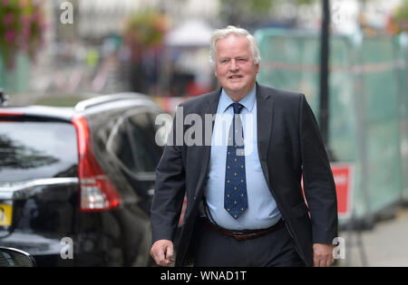 Il colonnello Bob Stewart DSO MP arriva a Downing Street per un anno al numero 10 di Downing Street, Londra, Regno Unito. Il 2 settembre 2019. Foto Stock