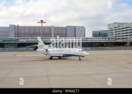 Zurigo, Svizzera - circa ottobre, 2018: un aereo all'aeroporto internazionale di Zurigo. Foto Stock