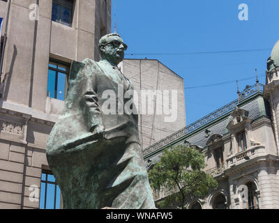 SANTIAGO DE Cile, Cile - 26 gennaio 2018: Monumento di statista cileno e figura politica. Salvador Allende Gossens in Santiago de Chile. Egli morire Foto Stock