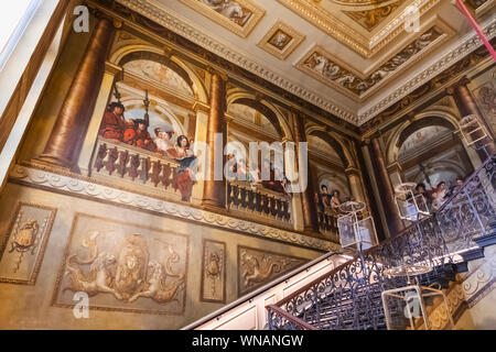 Inghilterra, London, Kensington, Kensington Palace e il re gli Appartamenti di Stato, il Re della scala Foto Stock