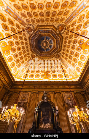 Inghilterra, London, Kensington, Kensington Palace e il re gli Appartamenti di Stato e la sala Cupola, soffitto Artwork da William Kent datata 1722 Foto Stock