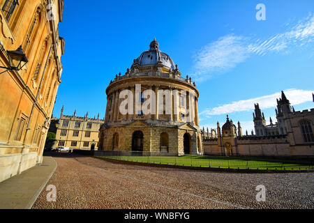 In un luminoso Radcliffe Camera Foto Stock