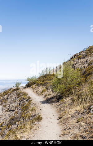 Percorso a piedi su un percorso attraverso il Teno masif Erjos vicino a Tenerife, Isole Canarie, Spagna Foto Stock