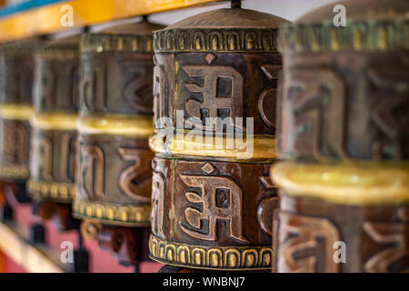 Il monastero e il budhha colorato angolo unica immagine viene preso a Manali India mostrando la sua incredibile diversità. Foto Stock