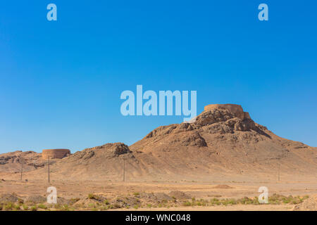 Torre di silenzio, Zoroastriana luogo di sepoltura, Yazd, Yazd Provincia, Iran Foto Stock