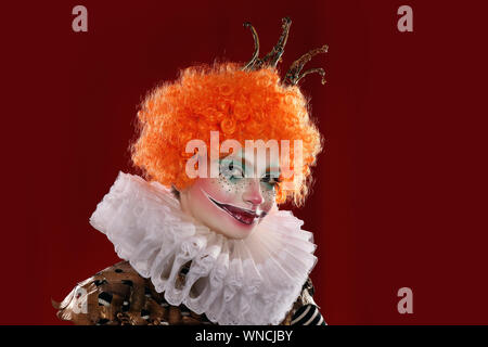 La ragazza di clown brillante trucco. Foto Stock