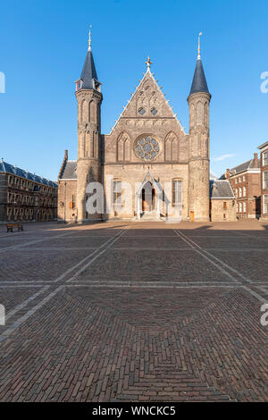 Parlamento olandese corte interna e sala dei cavalieri night view all'Aia, Paesi Bassi Foto Stock