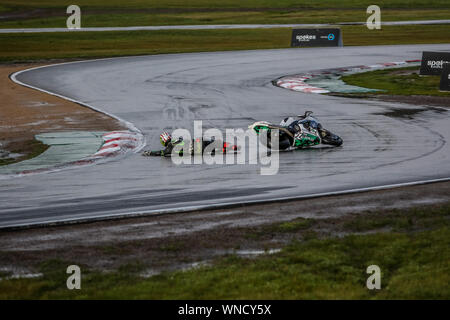 Winton,Victoria , Australia.06 Settembre 2019 - Round 5 della Australian campionati Superbike (ASBK )#22 Lachlan Epis perde il controllo e scorre il suo Kawasaki ZX10R a sua volta due della Winton via durante la terza sessione di prove libere.Credit Brett Keating/Alamy Live News. Foto Stock