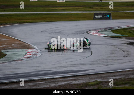 Winton,Victoria , Australia.06 Settembre 2019 - Round 5 della Australian campionati Superbike (ASBK )#22 Lachlan Epis perde il controllo e scorre il suo Kawasaki ZX10R a sua volta due della Winton via durante la terza sessione di prove libere.Credit Brett Keating/Alamy Live News. Foto Stock