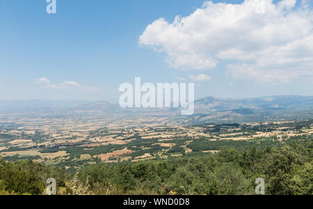 Panoramica generale del Pallars Sobira regione, dal picco di Comiols. Il catalano pre-Pirenei, Catalogna, Spagna Foto Stock