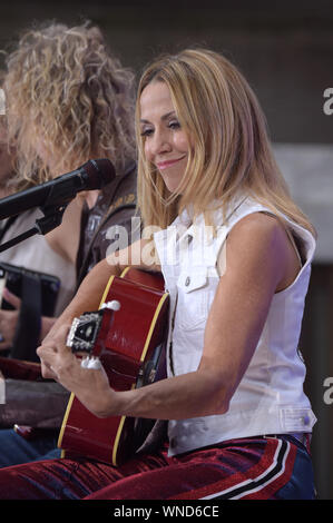 New York, NY, STATI UNITI D'AMERICA. 6 Sep, 2019. Sheryl Crow esegue sul NBC Today Show Citi estate una serie di concerti al Rockefeller Center di New York City il 6 settembre 2019. Credito: John Palmer/media/punzone Alamy Live News Foto Stock