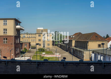 Vista del cortile della prigione in Berlin Commemorativo Hohenschönhausen, Germania 2019. Foto Stock