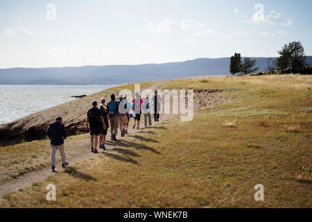 New York, Stati Uniti d'America. 2 Sep, 2019. Visitatori escursione lungo il Lago Yellowstone nel Parco Nazionale di Yellowstone, gli Stati Uniti, Sett. 2, 2019. Credito: Han Fang/Xinhua/Alamy Live News Foto Stock