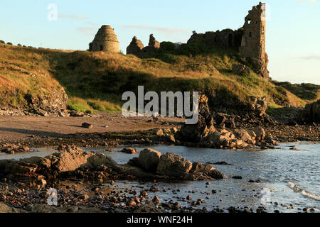 Castello Dunure rovina, Ayrshire, in Scozia, Regno Unito Foto Stock