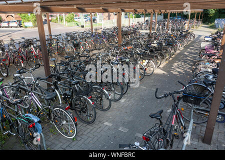 Gratis deposito per biciclette presso la stazione ferroviaria di Dinslaken Foto Stock