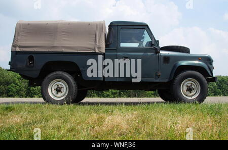 Almere, Paesi Bassi - 3 Giugno 2017: Land Rover Defender 110 4C Diesel. Foto Stock