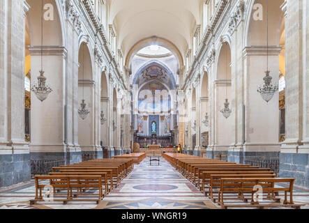 CATANIA, Italia - Aprile 7, 2018: la navata della chiesa barocca Basilica di Sant'Agata. Foto Stock