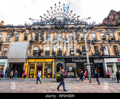 La gente camminare passato Princes Square shopping mall ingresso, Buchanan Street, Glasgow, Scotland, Regno Unito Foto Stock