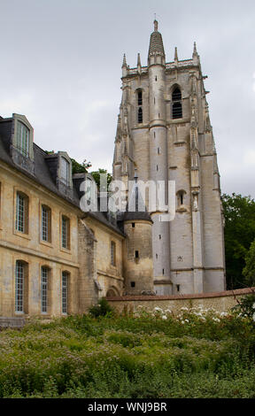 Campanile del xv secolo Tour St Nicolas della Abbazia di Le-Bec-Hellouin, Haute-Normandie, Francia Foto Stock