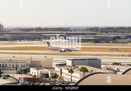 Los Angeles, California, Stati Uniti d'America - 22 Maggio 2019: Un Qantas Boeing 787 Dreamliner è il rotolamento sul campo d'aviazione presso l'Aeroporto Internazionale di Los Angeles (LAX). Foto Stock